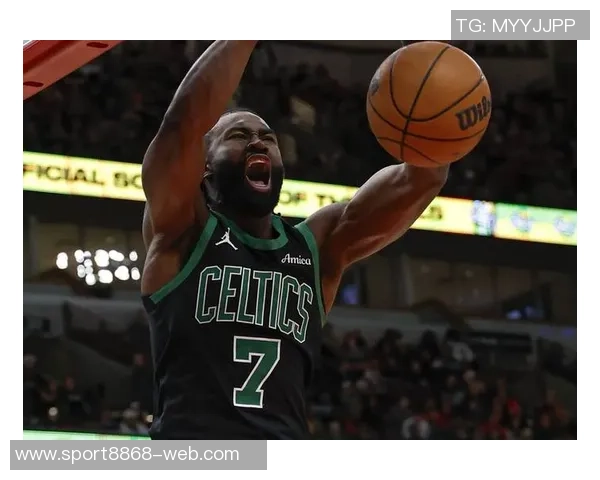 绿军半场三分命中率低迷落后热火21分维金斯表现抢眼杰伦布朗次节独得15分