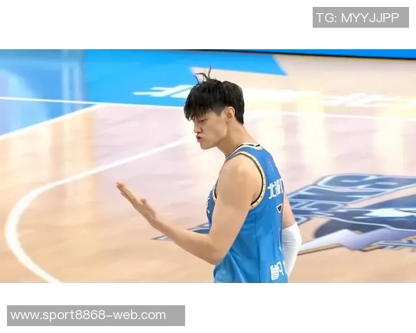 曾凡博在篮网首秀穿韦德之道12展现出色表现引发球迷热议